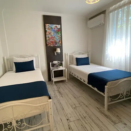 Marina Hotel *
